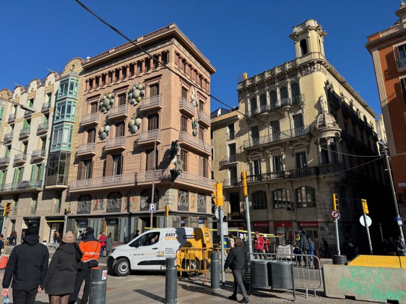 La casa de los Paraguas (la "maison des parapluies"), l'un des bâtiments les plus photographiés de la Rembla de Barcelone