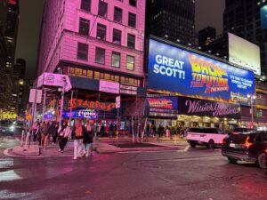 Le restaurant Ellen's Stardust Dinner est un compromis pour vivre l'expérience d'un show de Broadway de façon plus abordable !
