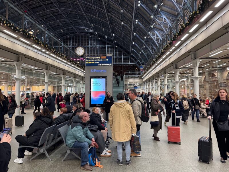 Le hall public de la Gare de St Pancras, à Londres (Royaume-Uni)