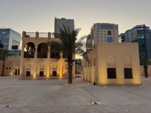 Le musée national du Qatar côtoie l'ancien palais du cheikh Abdullah bin Jassim