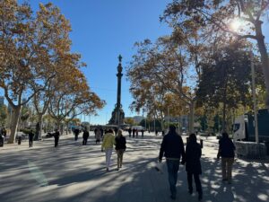 La colonne du monument à Christophe Colomb, au sud de la Rambla de Barcelone