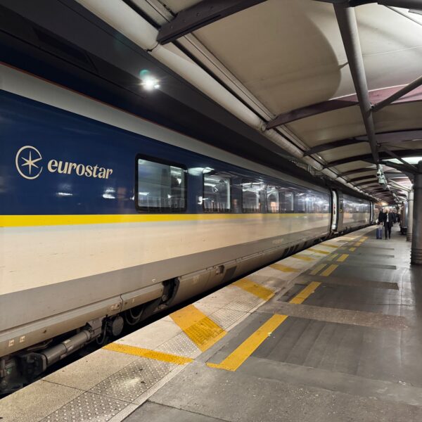 Un train Eurostar à quai à Gare du Nord, au départ de Paris vers Londres