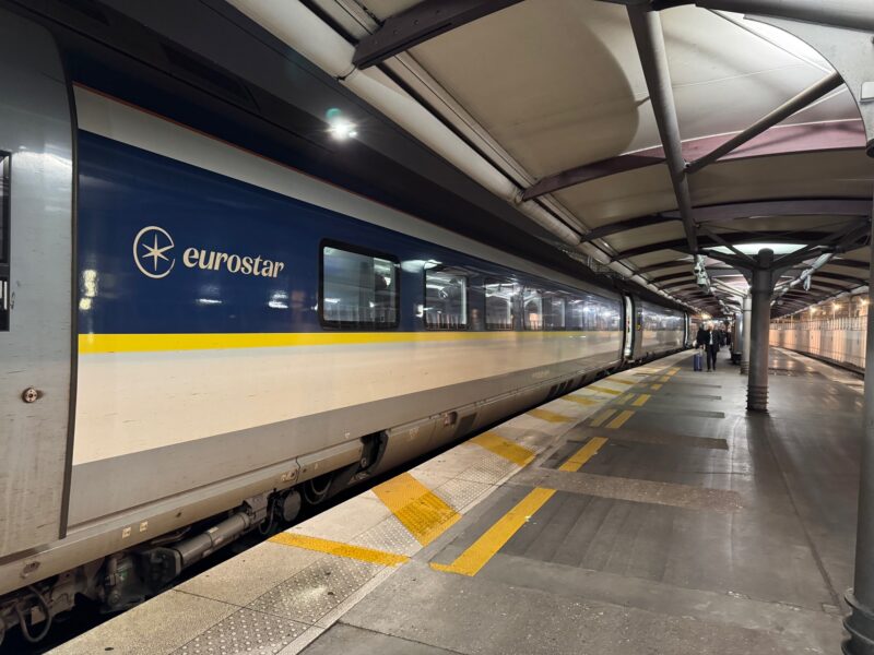 Un train Eurostar à quai à Gare du Nord, au départ de Paris vers Londres