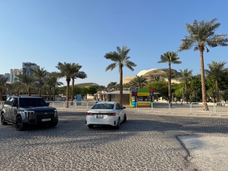 Comme son nom l'indique, la sortie de la station de métro National Museum se situe juste à côté du musée national du Qatar