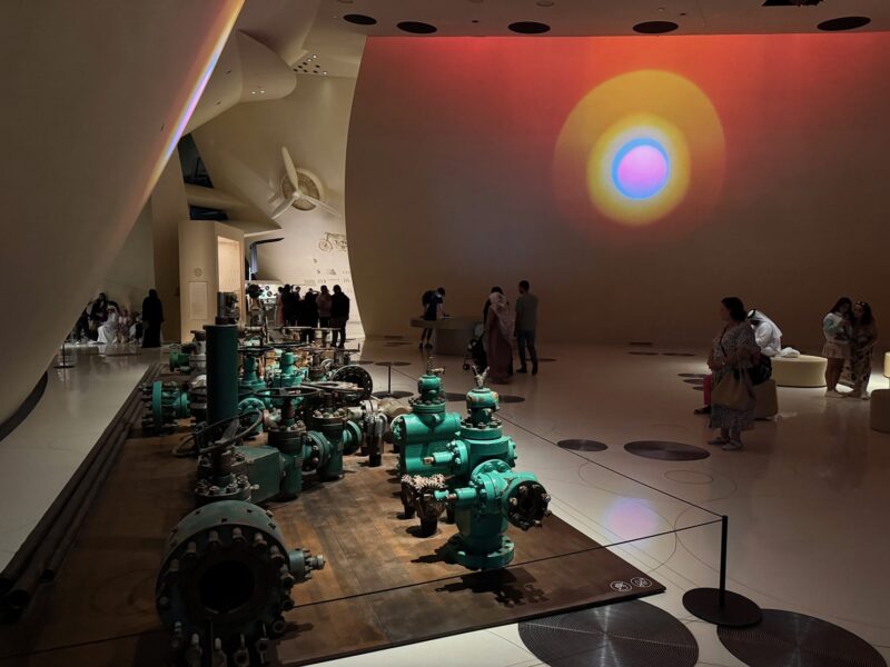 Les dernières salles du musée illustrent la place importante du gaz et du pétrole dans l'économie du Qatar de nos jours