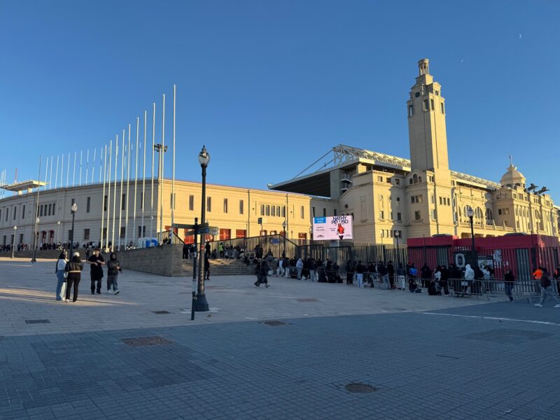 Le stade olympique Lluís Companys, où s'est déroulée la cérémonie d'ouverture des Jeux olympiques de Barcelone en 1992, accueille aujourd'hui régulièrement des concerts en plein art de stars internationales