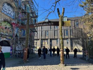 Le panneau emblématique à la sortie de Christiania, avec l'indication "You are now entering the EU"