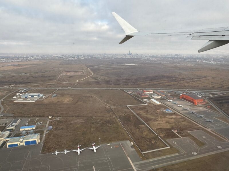 Juste après le décollage d'Astana, une dernière vue sur la capitale du Kazakhstan avant de rejoindre Chimkent, au sud du pays !