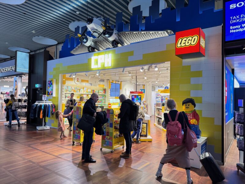 Une boutique LEGO à l'aéroport de Copenhague, au Danemark