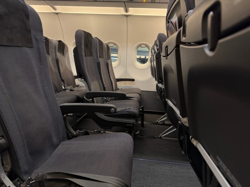 Les sièges Recaro en configuration 3-3 de la cabine de l'Airbus A320neo de SAS, sur mon vol entre Copenhague et Paris (SK559)