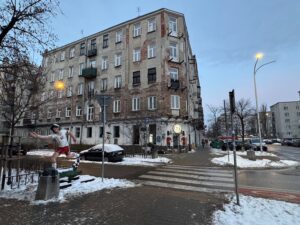 Un immeuble dans le quartier de Praga, sur la rive droite de la Vistule à Varsovie (Pologne)
