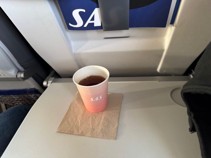 Un thé servi gratuitement à bord du vol SK1759 entre Poznan et Copenhague