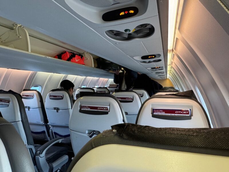 L'intérieur de la cabine du CRJ900 de Cityjet affrété par SAS pour opérer certains vols régionaux de/vers Copenhague