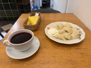 Deuxième soir au "U Kresowiaka" : soupe de betterave et pierogi ruskie !