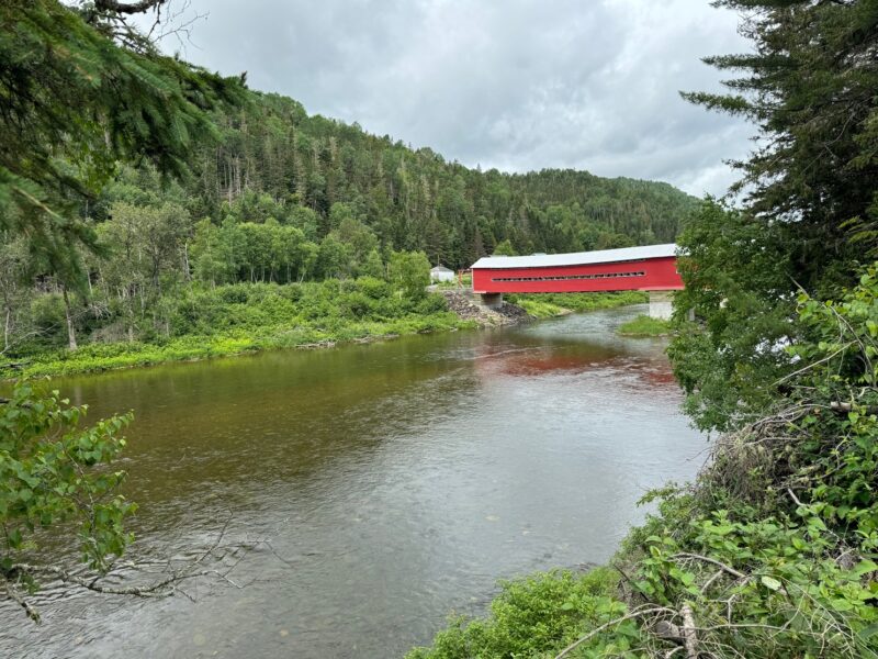 Le Pont Beauséjour enjambe aujourd'hui la rivière Matapédia, à Amqui (Québec)