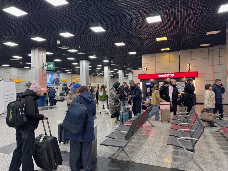 La zone de récupération des bagages, à l'arrivée à l'aéroport d'Almaty avec FlyArystan