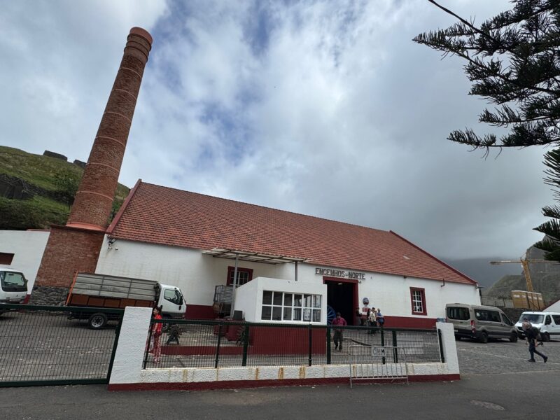 Engenhos do Norte est la dernière distillerie d'Europe à fonctionner à la vapeur, et l'une des principales rhumeries de Madère