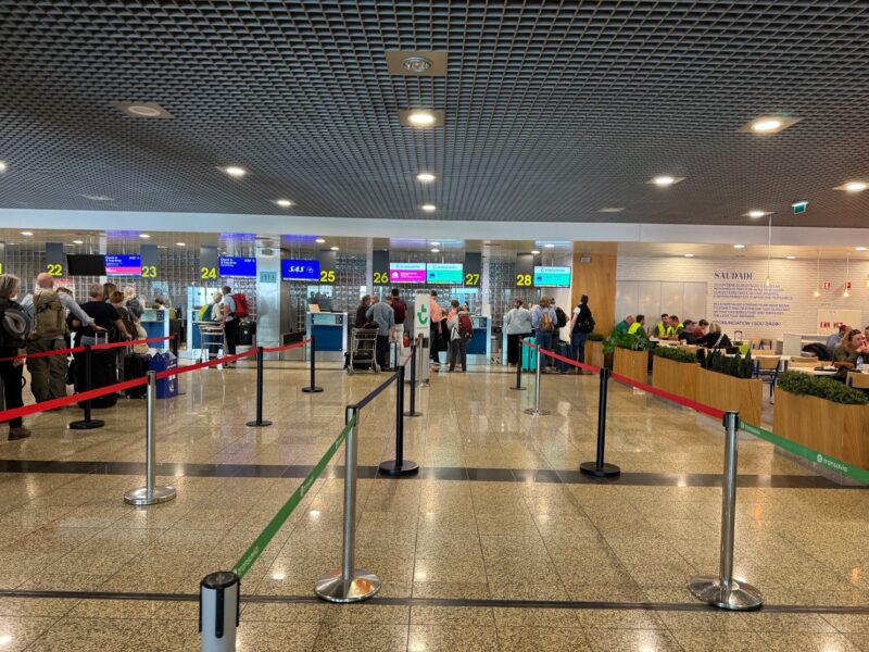 Les comptoirs d'enregistrement de Transavia à l'aéroport de Funchal ouvrent 2 heures avant le départ du vol