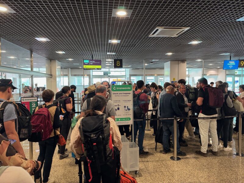 La file d'attente à l'aéroport de Funchal, avant d'embarquer pour le vol TO7697 à destination de Paris-Orly