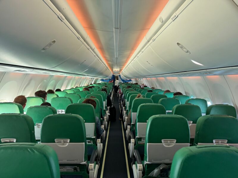 L'intérieur de la cabine du Boeing 737-800 de Transavia France, qui assure notre vol entre Funchal (Madère) et Paris-Orly