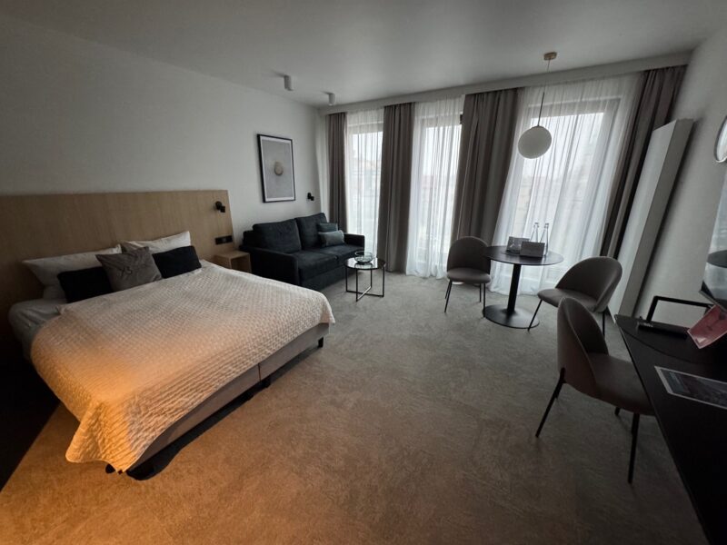 Ma chambre très spacieuse au Saint Martin Residence by Y3 Hotels à Poznan, réservée pour 46€ la nuit seulement !