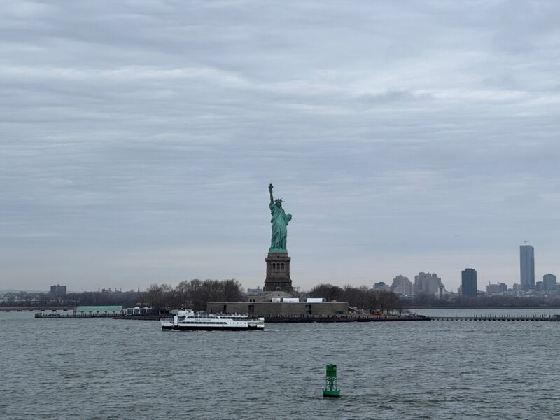 La Statue de la Liberté, vue depuis le ferry gratuit vers Staten Island