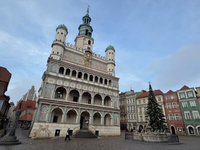 Le Ratusz de Poznan (hôtel de ville), sur la place historique du marché (Stary Rynek) de Poznan