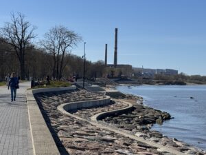La promenade le long de la mer Baltique à Sillamäe, une ancienne ville fermée à l'époque soviétique