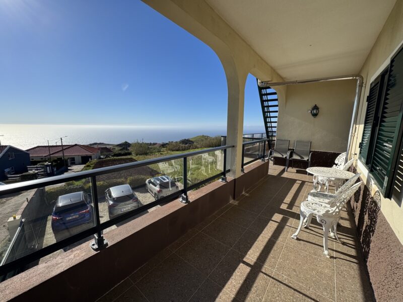 La terrasse de ma location à Madère (Casa do Prendinha, à Ponta do Pargo) offrait un cadre privilégié pour apprécier le coucher de soleil