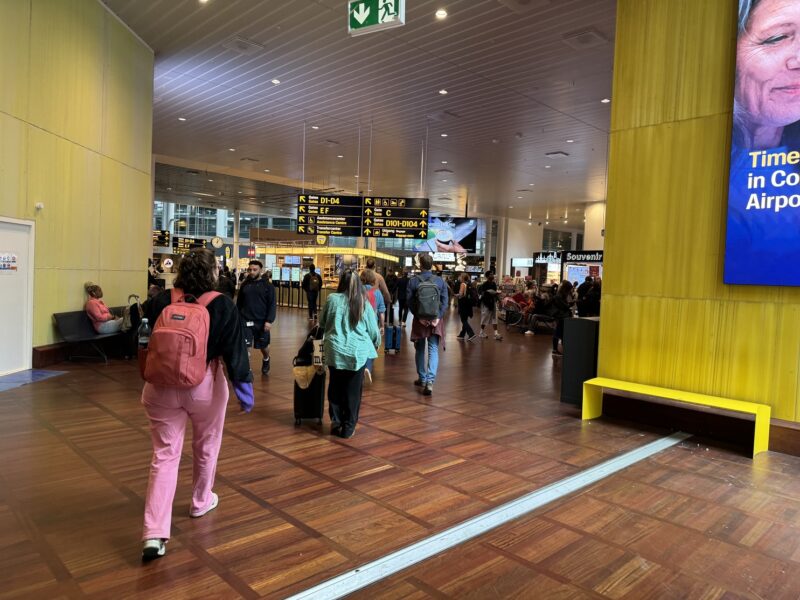 Dans les couloirs de l'aéroport de Copenhague, pendant ma courte escale vers Tokyo...