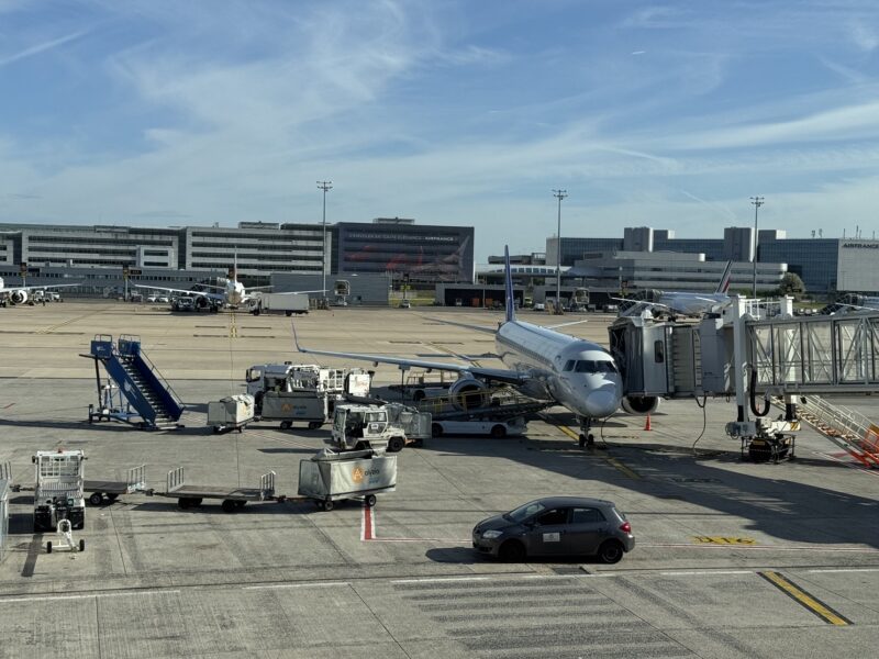 L'Embraer ERJ-195 de SAS (SE-RST) qui assurera le vol SK564 entre Paris et Copenhague