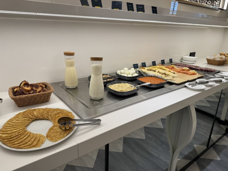 L'un des buffets proposés au salon Extime de Roissy, utilisé par SAS, à l'heure du petit-déjeuner