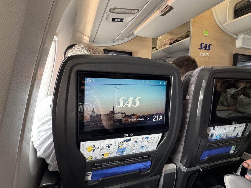 La vue sur mon siège (le 21A) en cabine Premium Economy vers Tokyo, à bord de l'A350-900 de Scandinavian Airlines