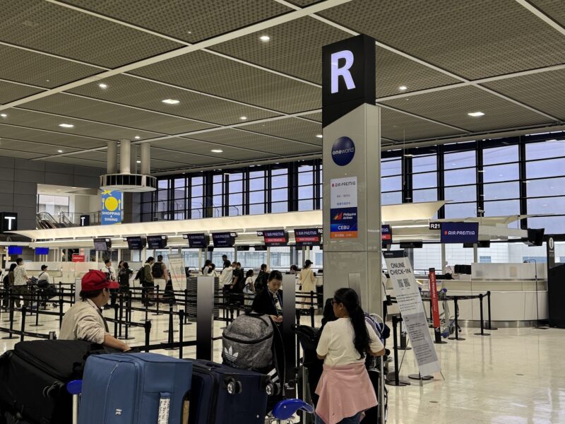 Les comptoirs d'enregistrement de la compagnie aérienne Air Premia, à l'aéroport de Tokyo-Narita (Japon)