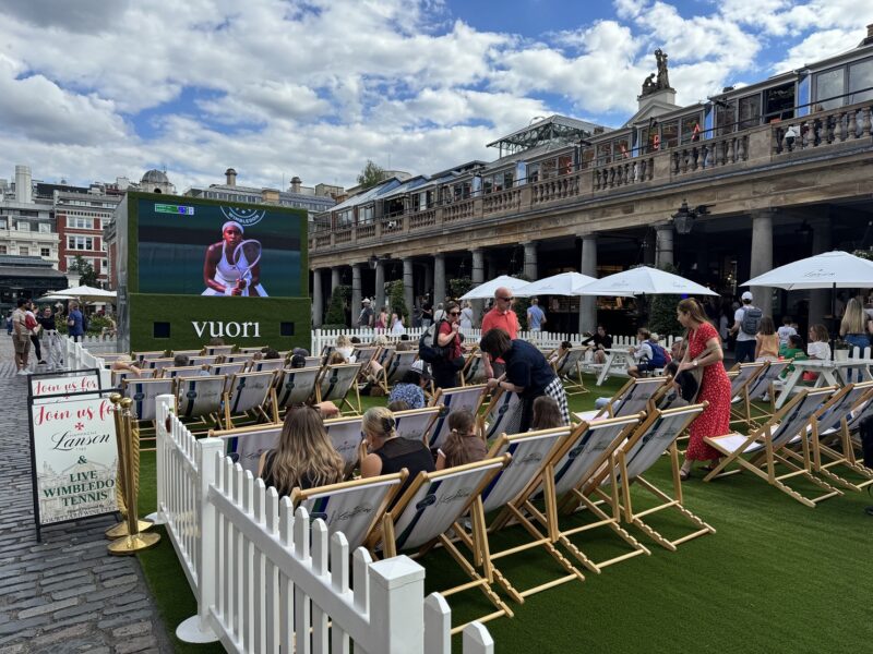 Ambiance estivale festive sur Covent Garden, pendant le tournoi de Wimbledon (ici, en juillet 2026)