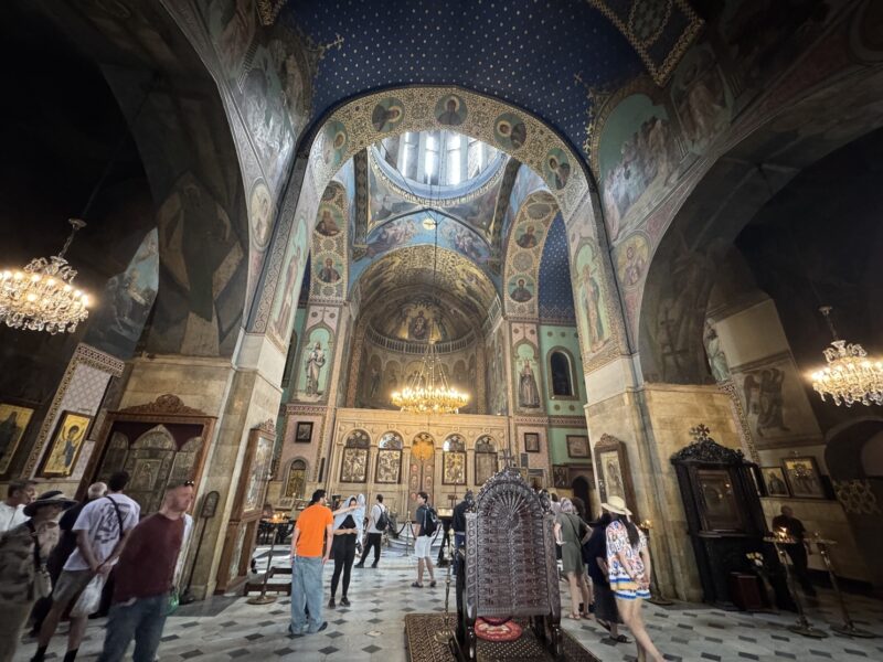 Comme souvent en Géorgie, l'intérieur de la cathédrale Sioni abrite des fresques d'une richesse insoupçonnable depuis l'extérieur