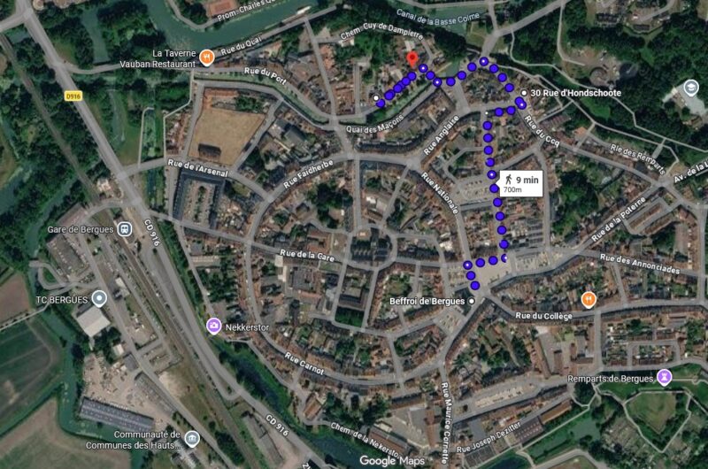 L'itinéraire d'une visite à Bergues sur les lieux de tournage du film Bienvenue chez ch'tis (avec, au centre, le beffroi de Bergues)