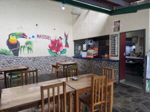 Un petit restaurant de rue près du marché de El Valle de Antón