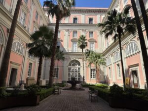 Un joli patio à l'intérieur du musée archéologique de Naples (mais inaccessible au public)
