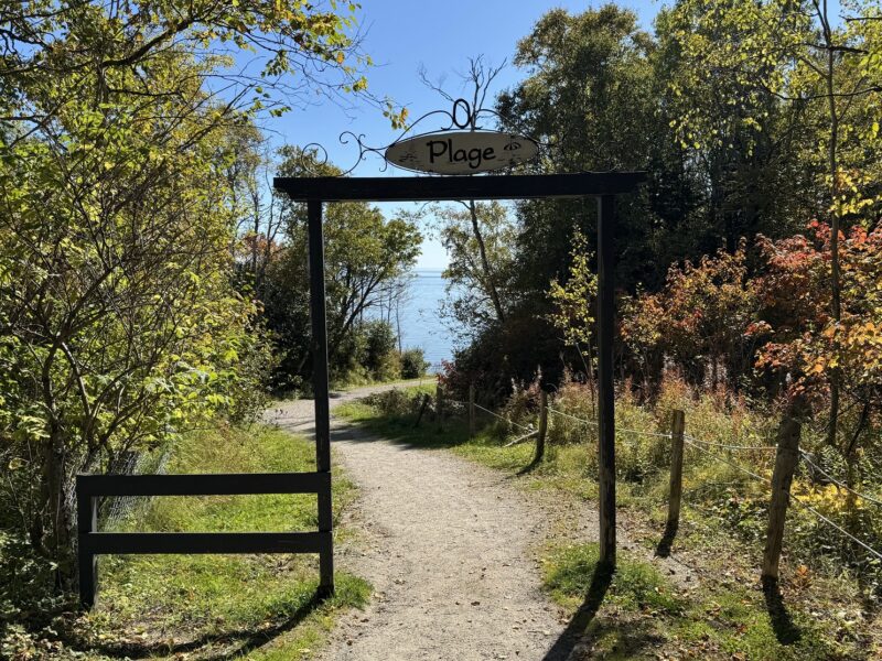 L'accès à la plage des Grandes-Bergeronnes, sur le fleuve Saint-Laurent
