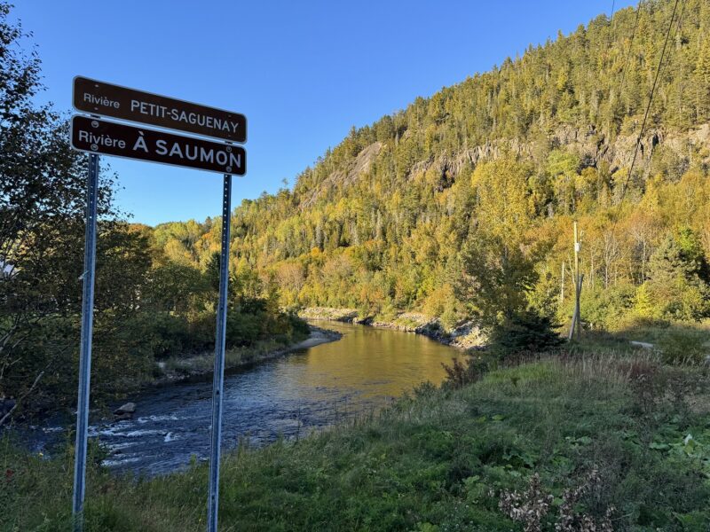 La rivière Petit-Saguenay, au niveau de la ville du même nom, sur la route 170 (rive sud de la route du fjord)