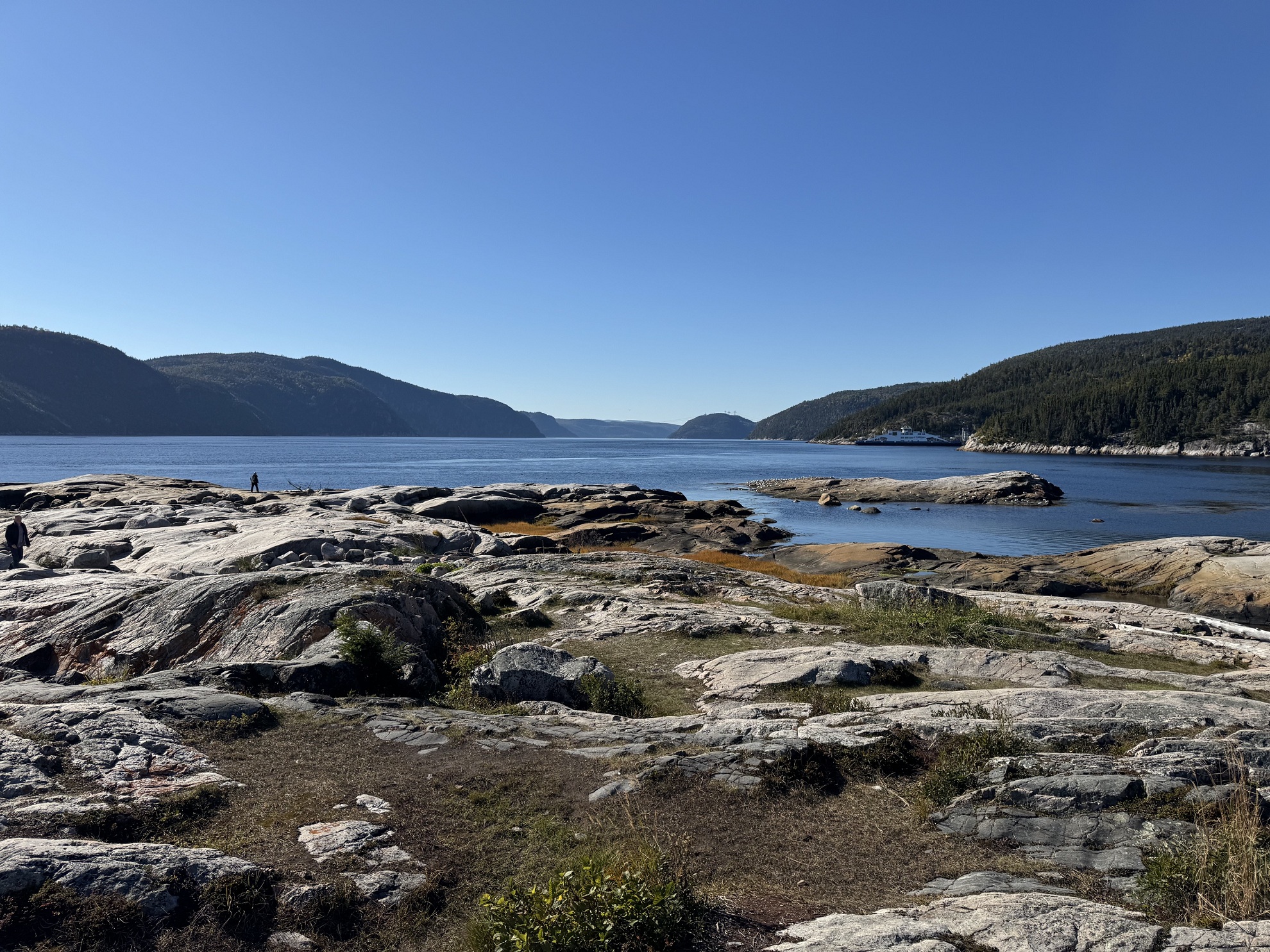 Le fjord de la rivière Saguenay vue depuis la pointe de l'Islet, à Tadoussac (Québec)