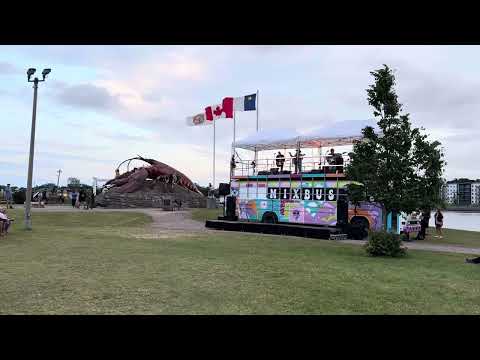 &quot;Sors de ma yard&quot; par Menoncle Jason : Festival du homard de Shediac 🦞 [Nouveau-Brunswick, Canada]